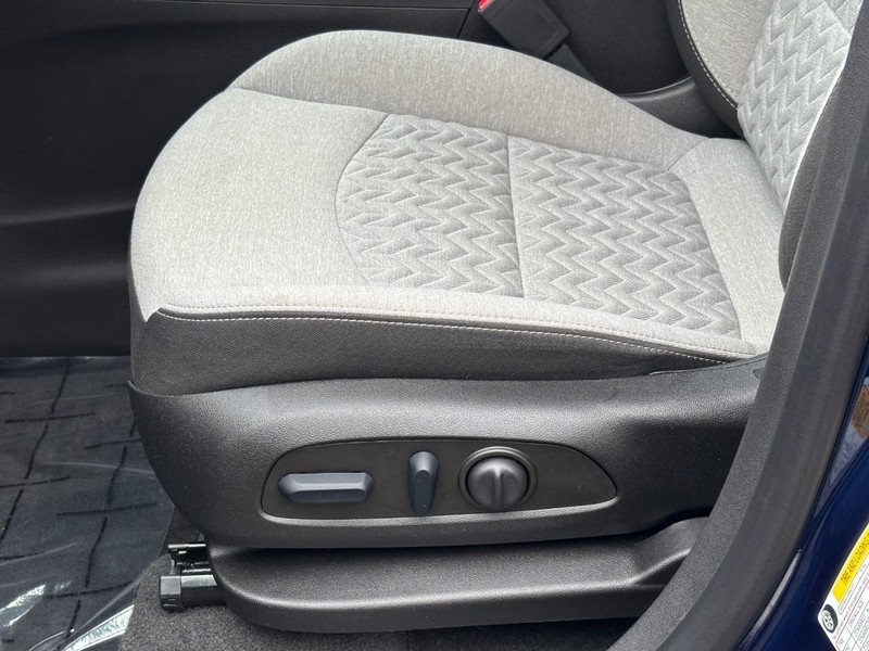 Chevrolet Equinox Vehicle Full-screen Gallery Image 25