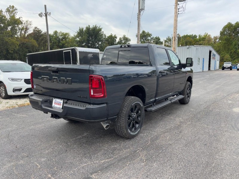 Ram 3500 Vehicle Full-screen Gallery Image 02