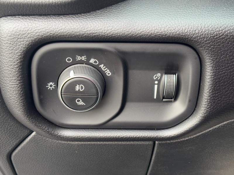 Ram 3500 Vehicle Full-screen Gallery Image 10