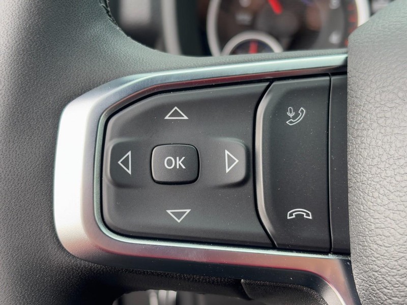 Ram 3500 Vehicle Full-screen Gallery Image 11