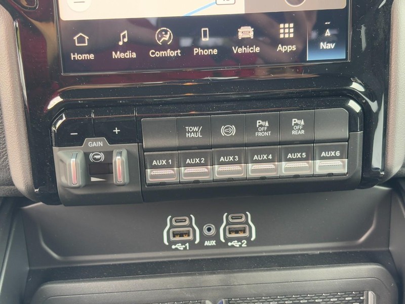 Ram 3500 Vehicle Full-screen Gallery Image 18