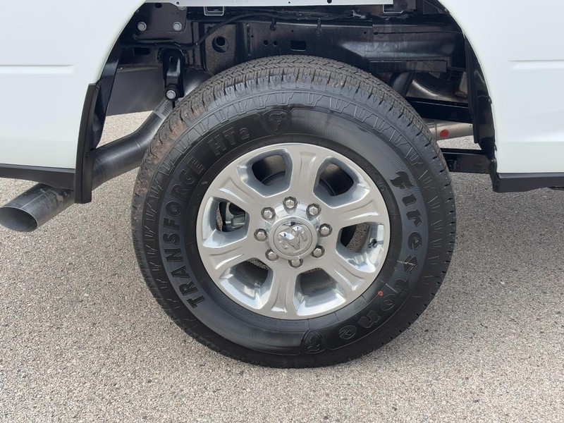 Ram 2500 Vehicle Full-screen Gallery Image 04