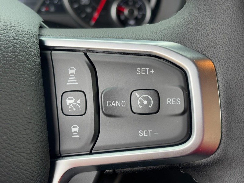 Ram 2500 Vehicle Full-screen Gallery Image 13