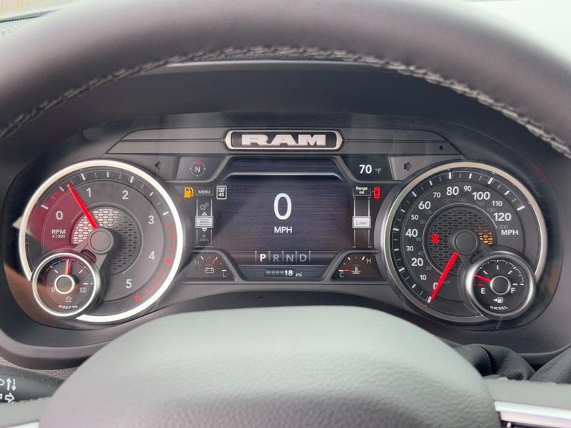 Ram 2500 Vehicle Full-screen Gallery Image 15