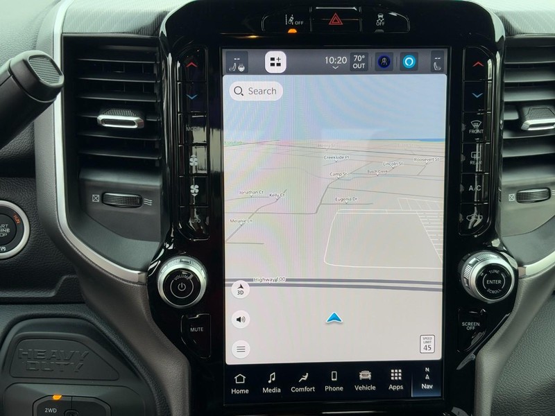 Ram 2500 Vehicle Full-screen Gallery Image 18