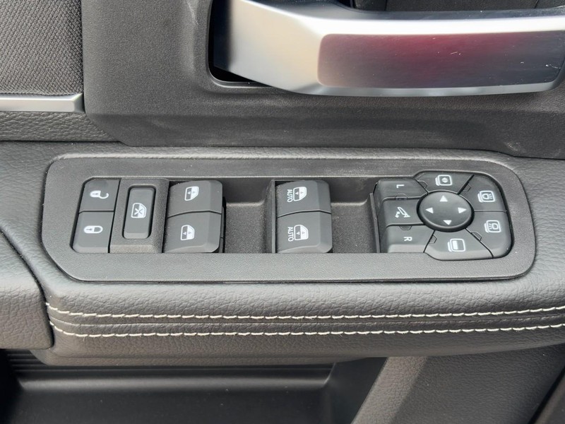 Ram 2500 Vehicle Full-screen Gallery Image 20