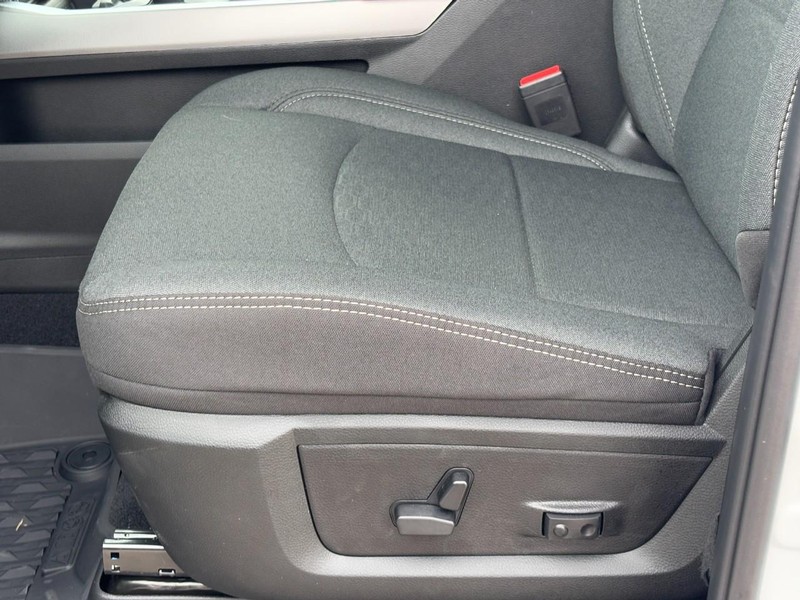 Ram 2500 Vehicle Full-screen Gallery Image 21