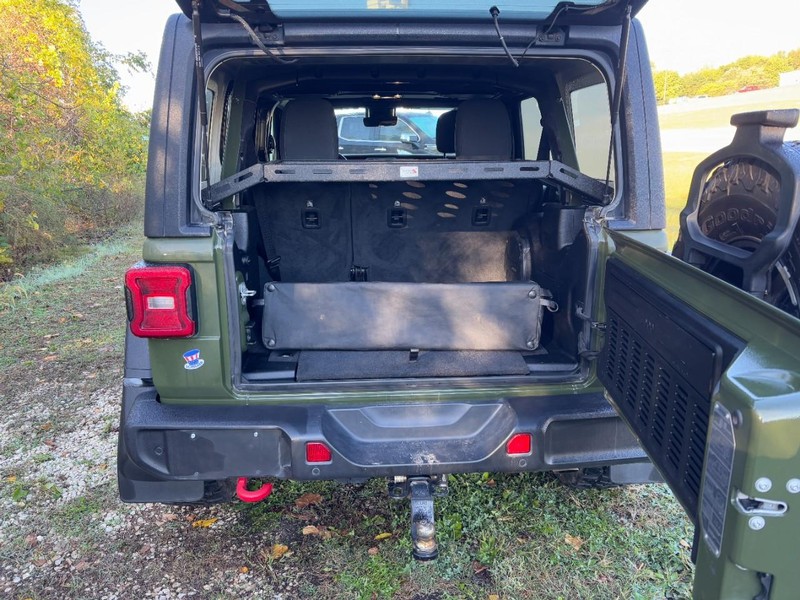 Jeep Wrangler Vehicle Full-screen Gallery Image 04