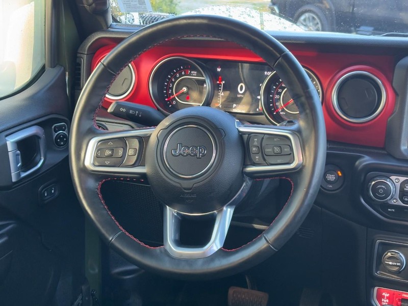 Jeep Wrangler Vehicle Full-screen Gallery Image 12