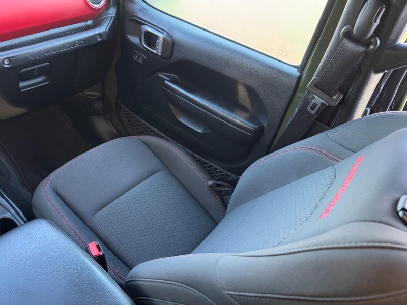 Jeep Wrangler Vehicle Full-screen Gallery Image 15