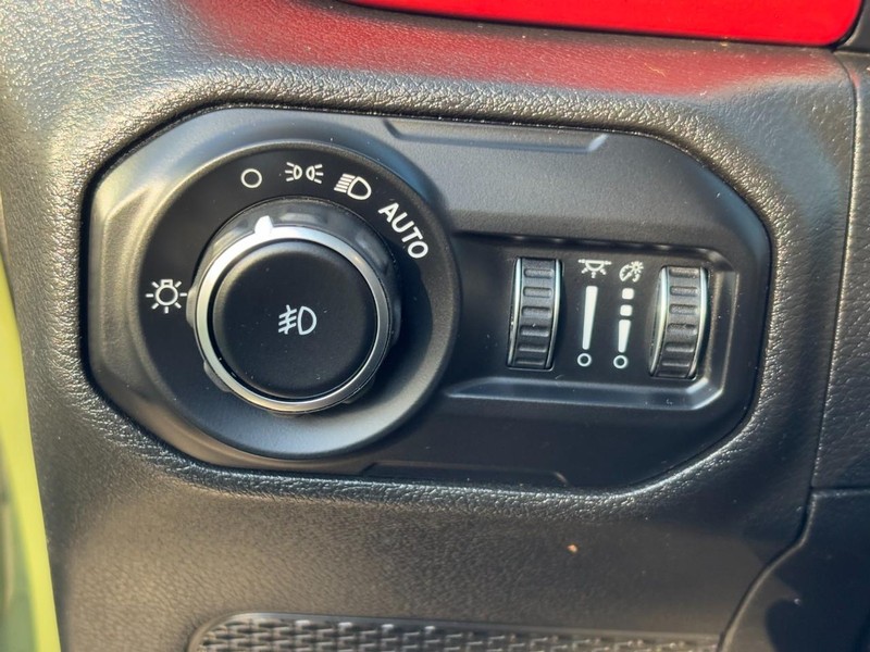 Jeep Wrangler Vehicle Full-screen Gallery Image 16