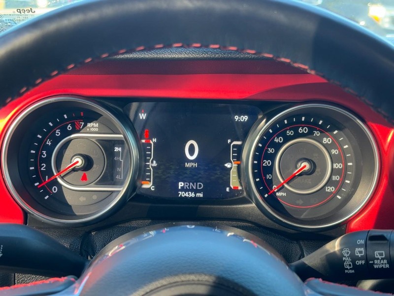 Jeep Wrangler Vehicle Full-screen Gallery Image 19