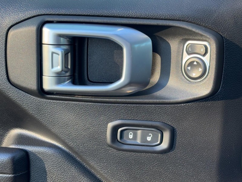 Jeep Wrangler Vehicle Full-screen Gallery Image 24