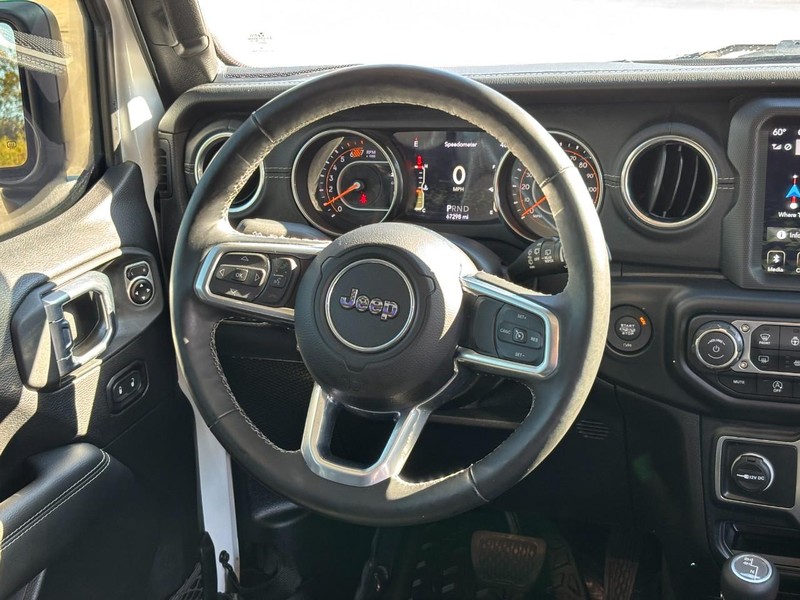 Jeep Wrangler Unlimited Vehicle Full-screen Gallery Image 12