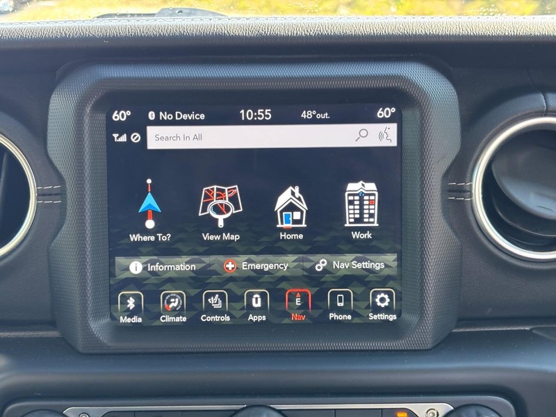 Jeep Wrangler Unlimited Vehicle Full-screen Gallery Image 13