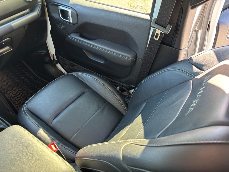 Jeep Wrangler Unlimited Vehicle Full-screen Gallery Image 15