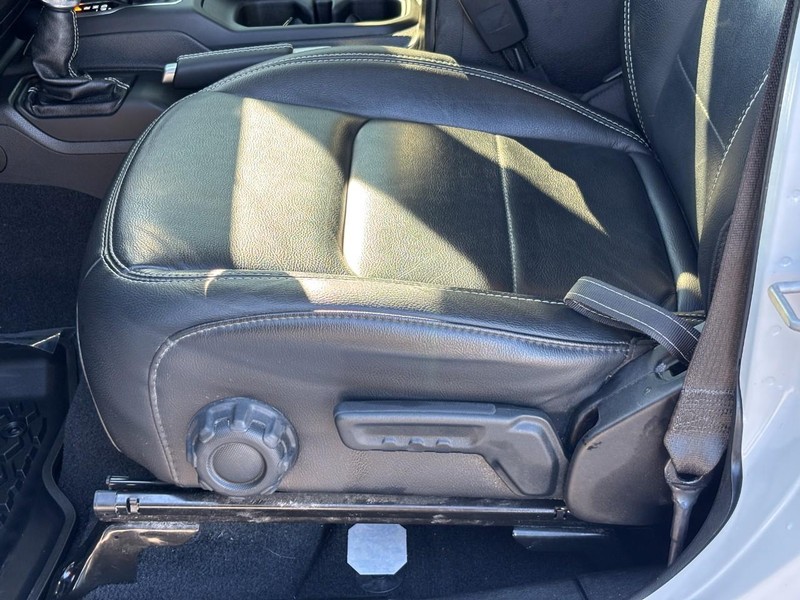 Jeep Wrangler Unlimited Vehicle Full-screen Gallery Image 25