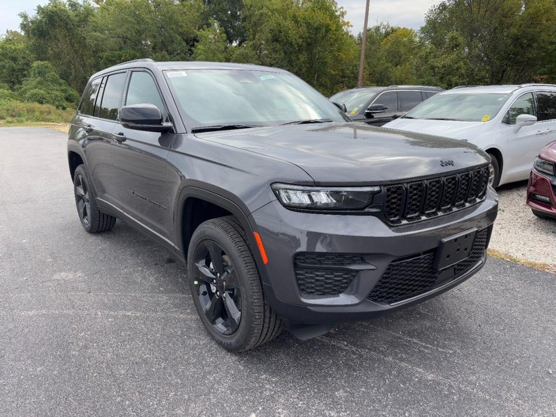 Jeep Grand Cherokee Vehicle Full-screen Gallery Image 02