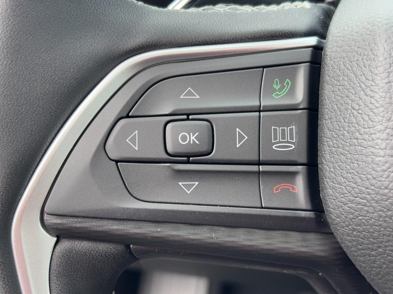 Jeep Grand Cherokee Vehicle Full-screen Gallery Image 12