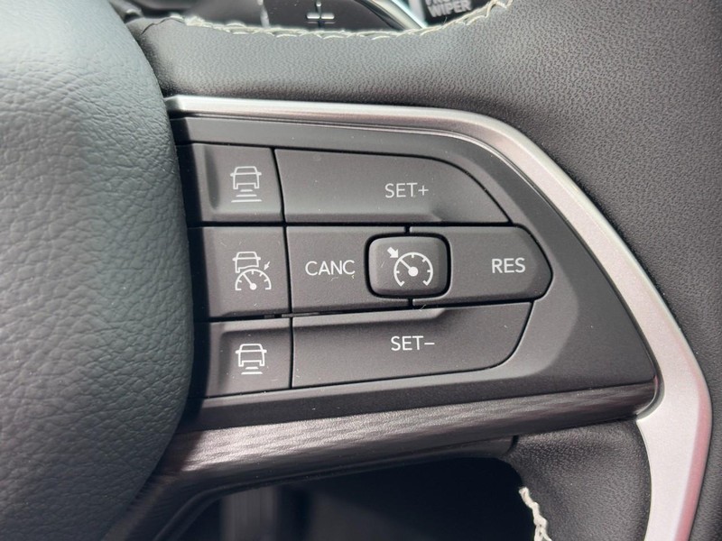 Jeep Grand Cherokee Vehicle Full-screen Gallery Image 13