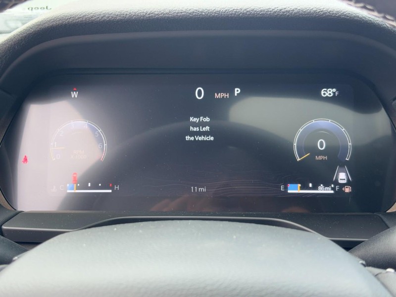 Jeep Grand Cherokee Vehicle Full-screen Gallery Image 14