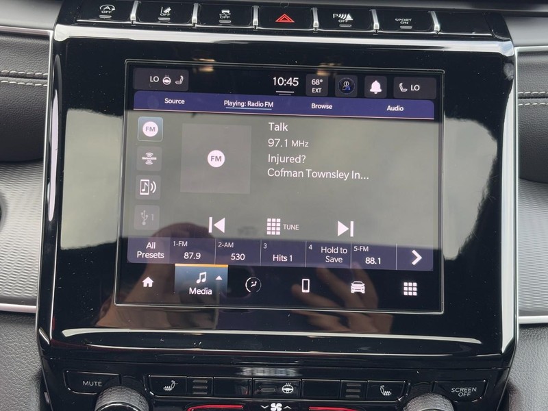 Jeep Grand Cherokee Vehicle Full-screen Gallery Image 15