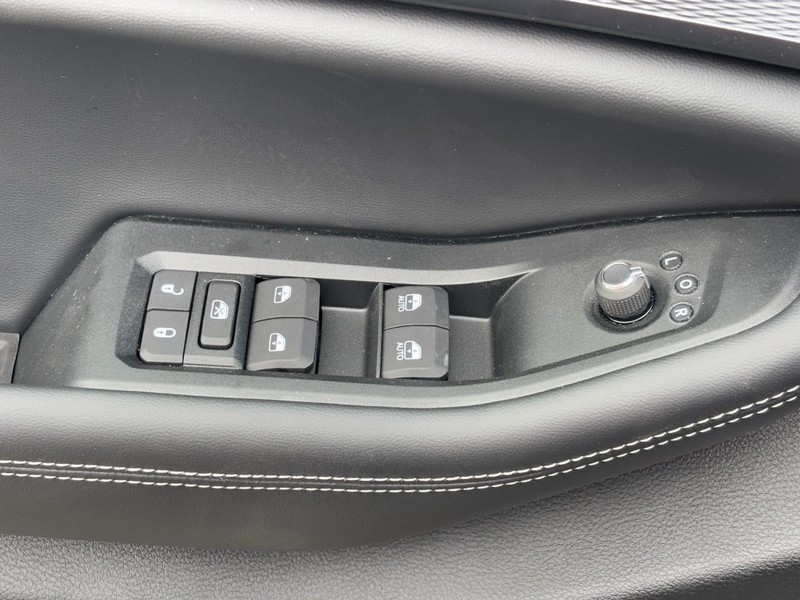 Jeep Grand Cherokee Vehicle Full-screen Gallery Image 18