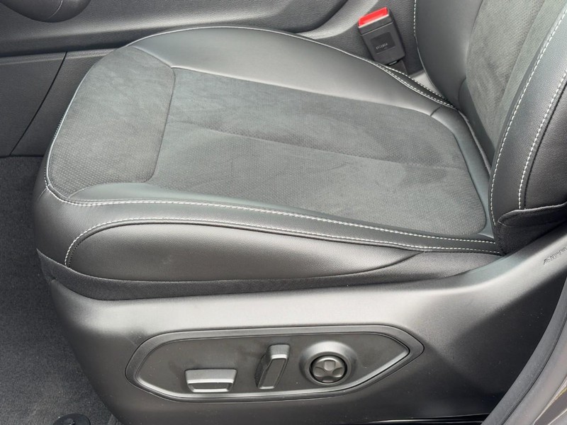 Jeep Grand Cherokee Vehicle Full-screen Gallery Image 19