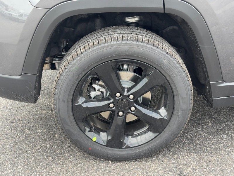 Jeep Grand Cherokee Vehicle Full-screen Gallery Image 04