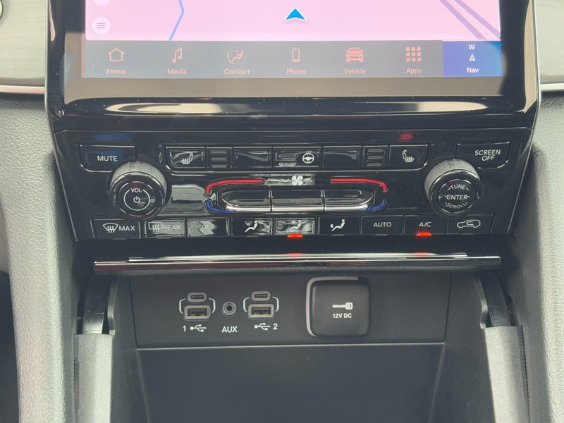 Jeep Grand Cherokee Vehicle Full-screen Gallery Image 18