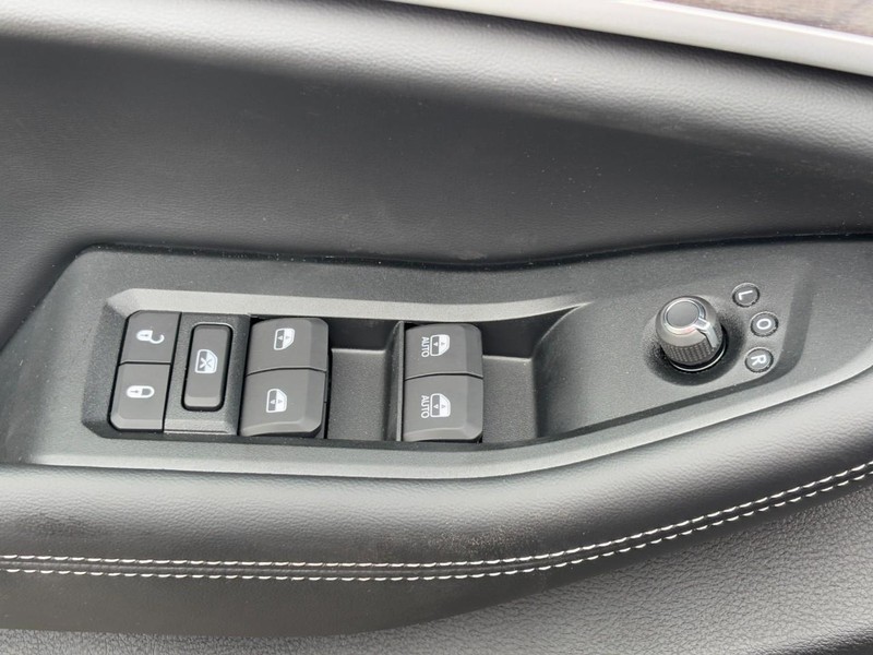 Jeep Grand Cherokee Vehicle Full-screen Gallery Image 19