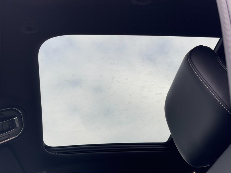 Jeep Grand Cherokee Vehicle Full-screen Gallery Image 22