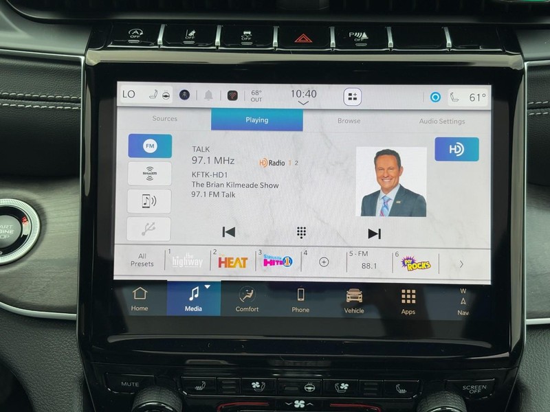 Jeep Grand Cherokee L Vehicle Full-screen Gallery Image 09