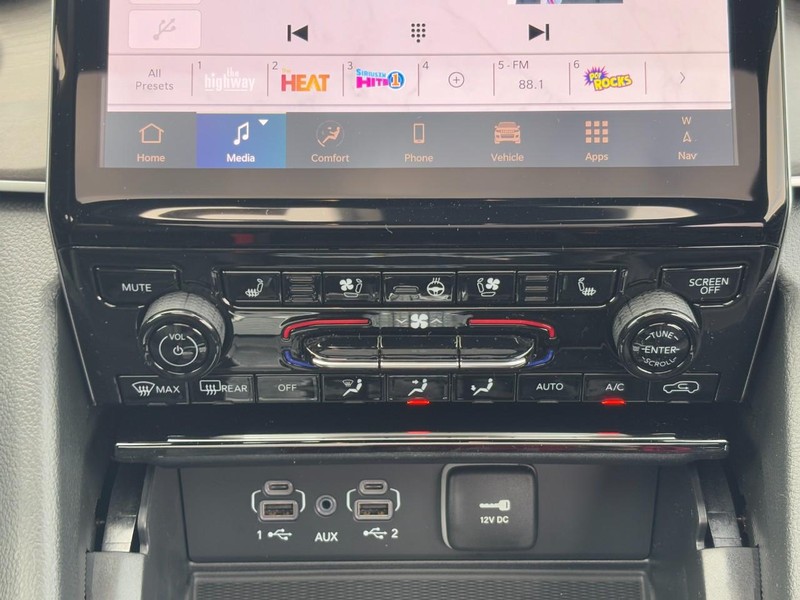 Jeep Grand Cherokee L Vehicle Full-screen Gallery Image 10