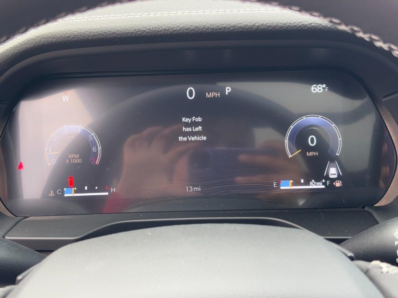 Jeep Grand Cherokee L Vehicle Full-screen Gallery Image 15