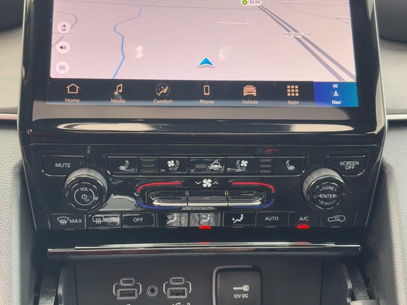 Jeep Grand Cherokee L Vehicle Full-screen Gallery Image 19