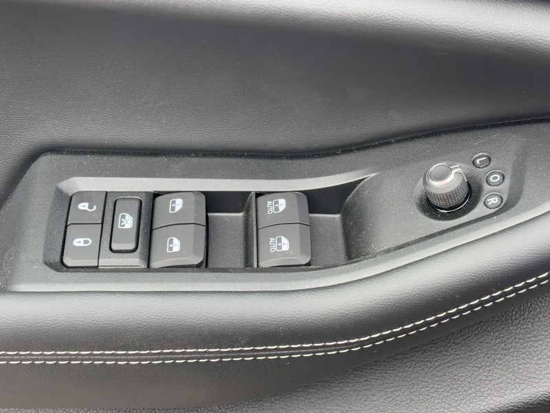 Jeep Grand Cherokee L Vehicle Full-screen Gallery Image 20