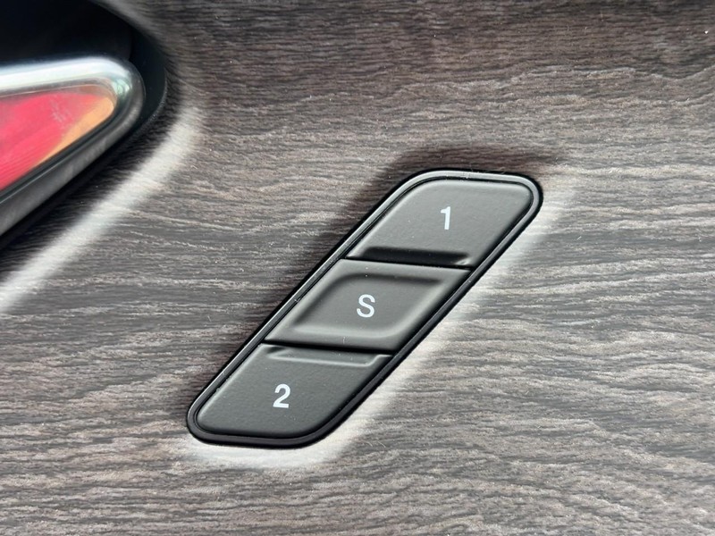 Jeep Grand Cherokee L Vehicle Full-screen Gallery Image 21