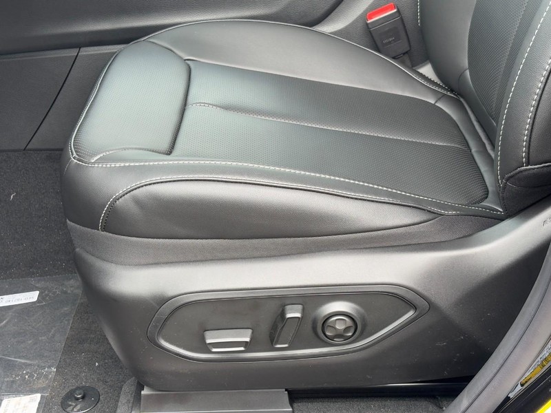 Jeep Grand Cherokee L Vehicle Full-screen Gallery Image 22