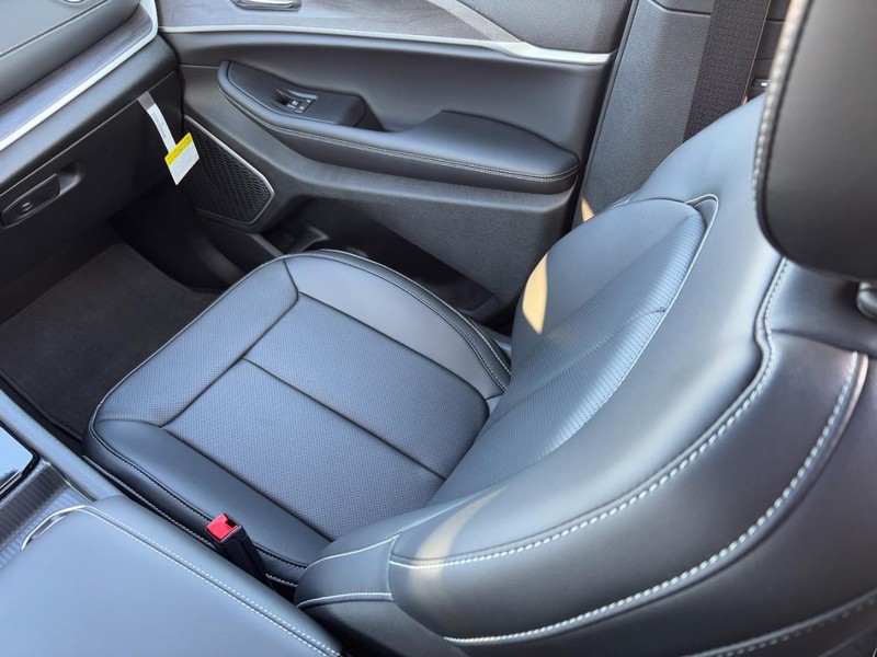 Jeep Grand Cherokee L Vehicle Full-screen Gallery Image 11