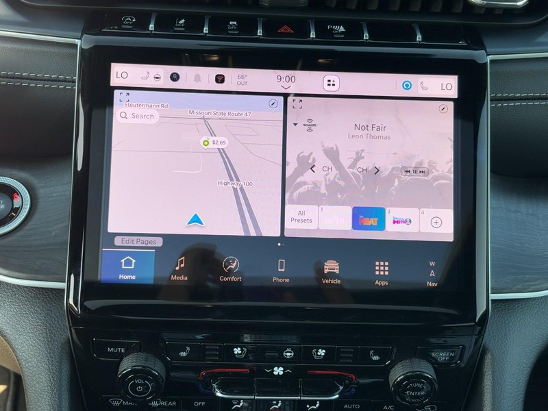 Jeep Grand Cherokee L Vehicle Full-screen Gallery Image 16