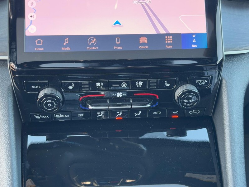 Jeep Grand Cherokee L Vehicle Full-screen Gallery Image 19