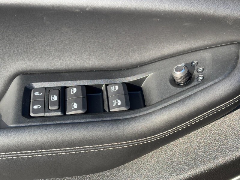 Jeep Grand Cherokee L Vehicle Full-screen Gallery Image 20