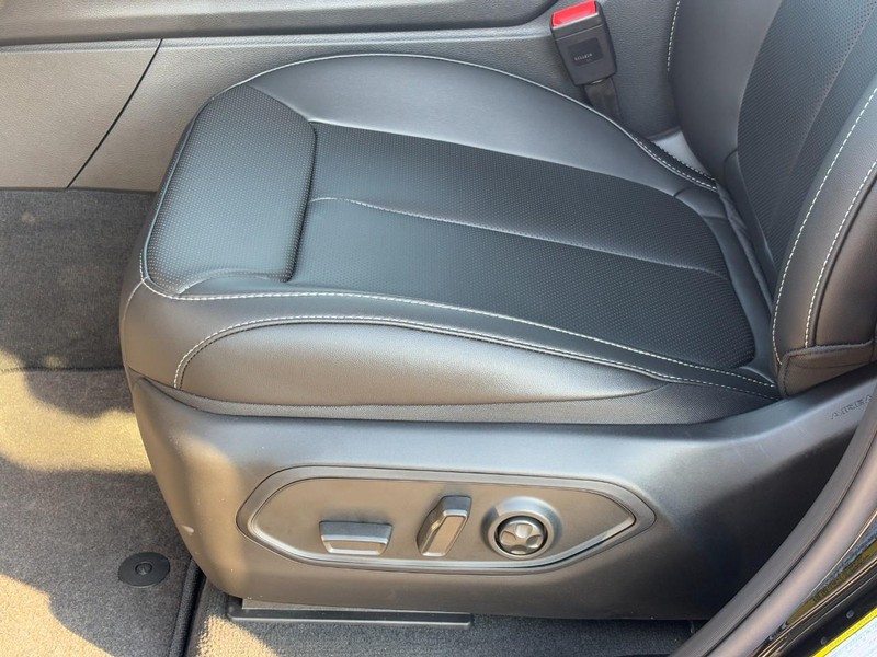 Jeep Grand Cherokee L Vehicle Full-screen Gallery Image 22