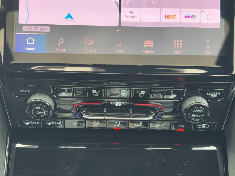 Jeep Grand Cherokee L Vehicle Full-screen Gallery Image 10