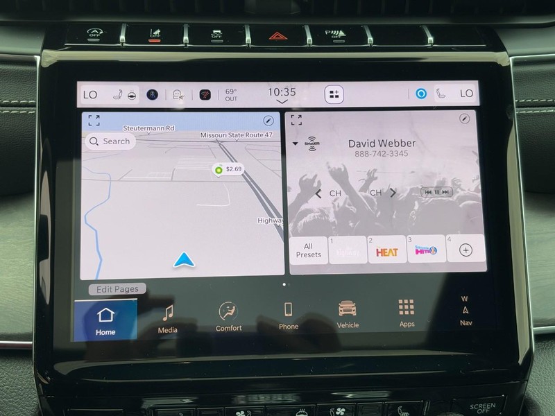 Jeep Grand Cherokee L Vehicle Full-screen Gallery Image 16