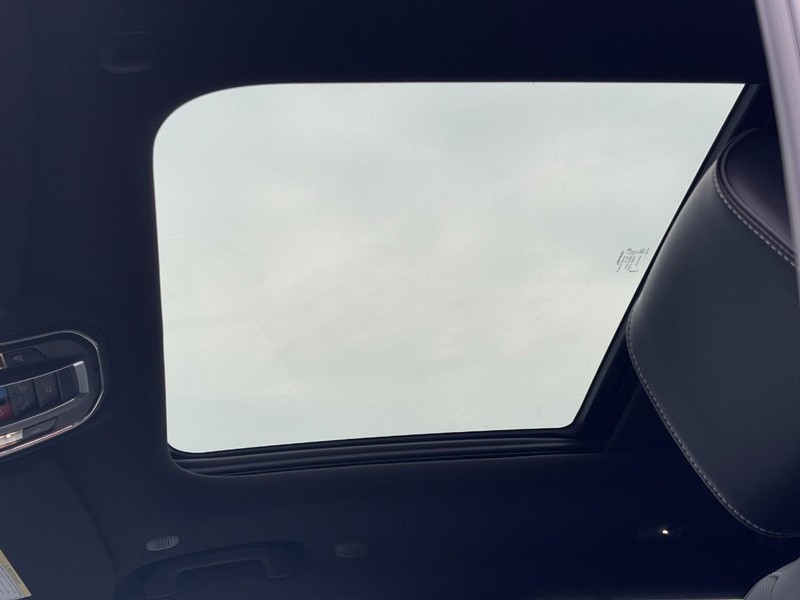 Jeep Grand Cherokee L Vehicle Full-screen Gallery Image 23