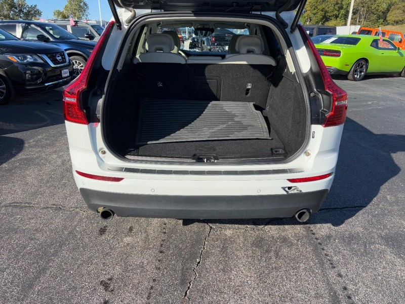 Volvo XC60 Vehicle Full-screen Gallery Image 04