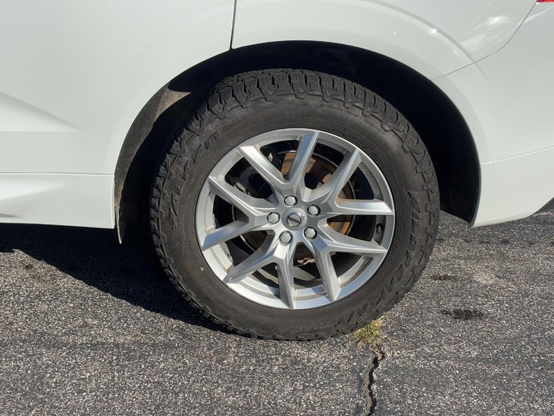 Volvo XC60 Vehicle Full-screen Gallery Image 07