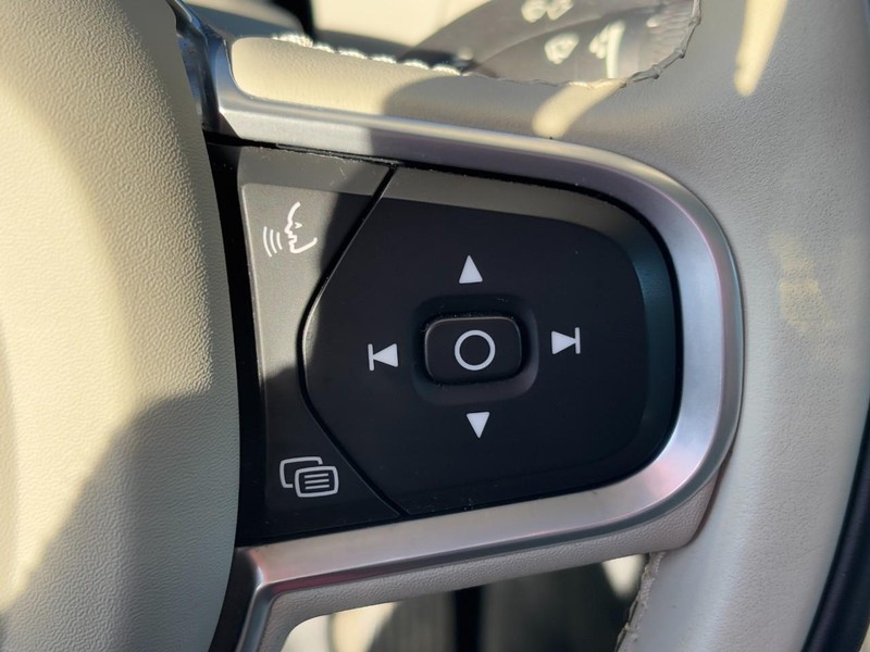 Volvo XC60 Vehicle Full-screen Gallery Image 18